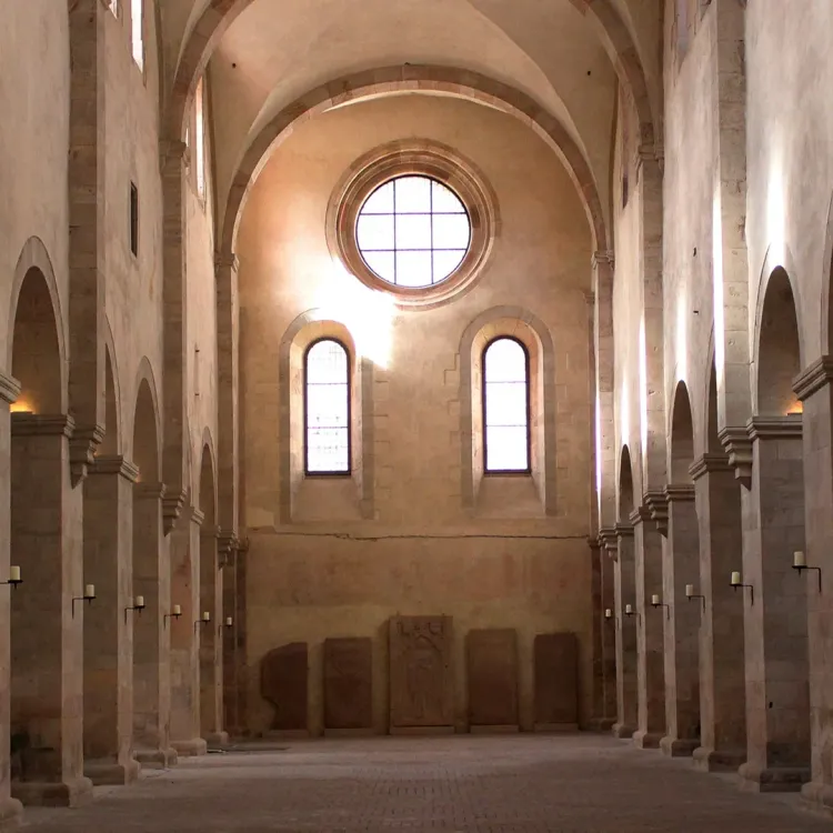 Wie stellen Historienfilme das Klosterleben dar?